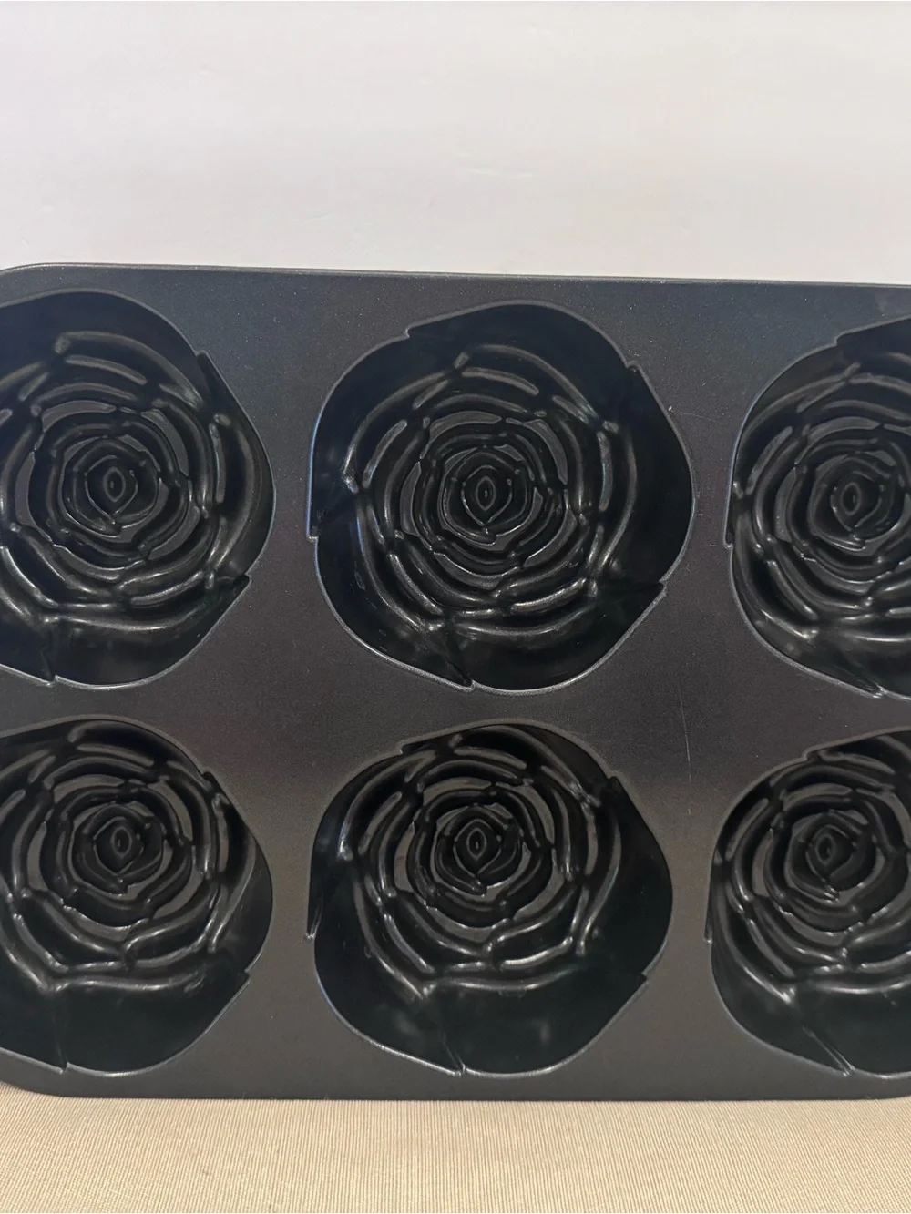 Nordic Ware Rose Bud Pan 6 Cup Cast Aluminum Non-Stick Floral Cake Mold Grey USA